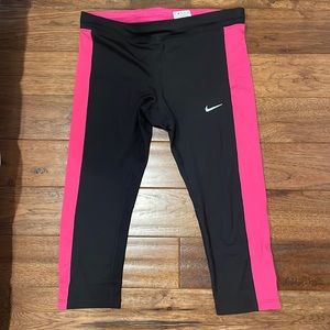 NWOT Nike Dri Fit Crop Legging